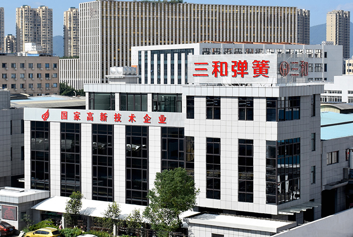 電動搬運(yùn)車在臨夏凈水器加工廠的使用案例